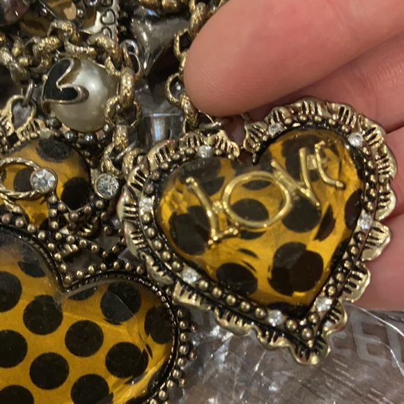 BETSEY JOHNSON LEOPARD HEART CHARM NECKLACE VINTAGE STATEMENT MULTI STRAND - Picture 14 of 15